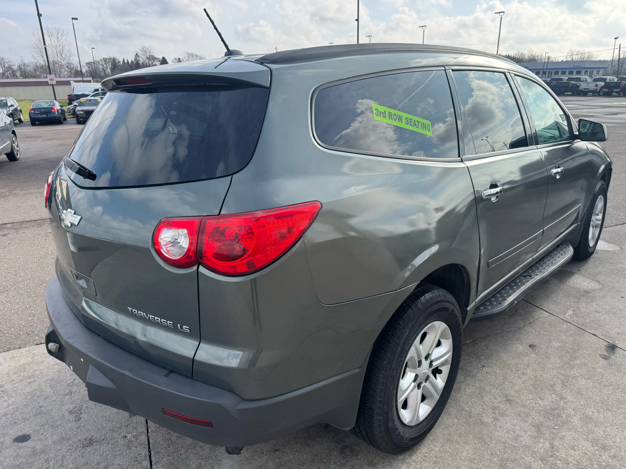 Chevrolet Traverse LS FWD 2011