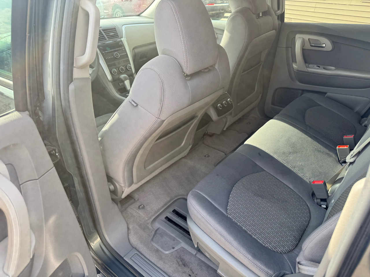 Chevrolet Traverse LS FWD 2011