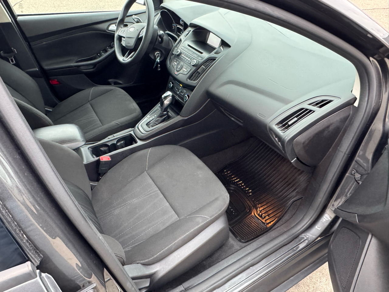 Ford Focus SE Sedan 2015