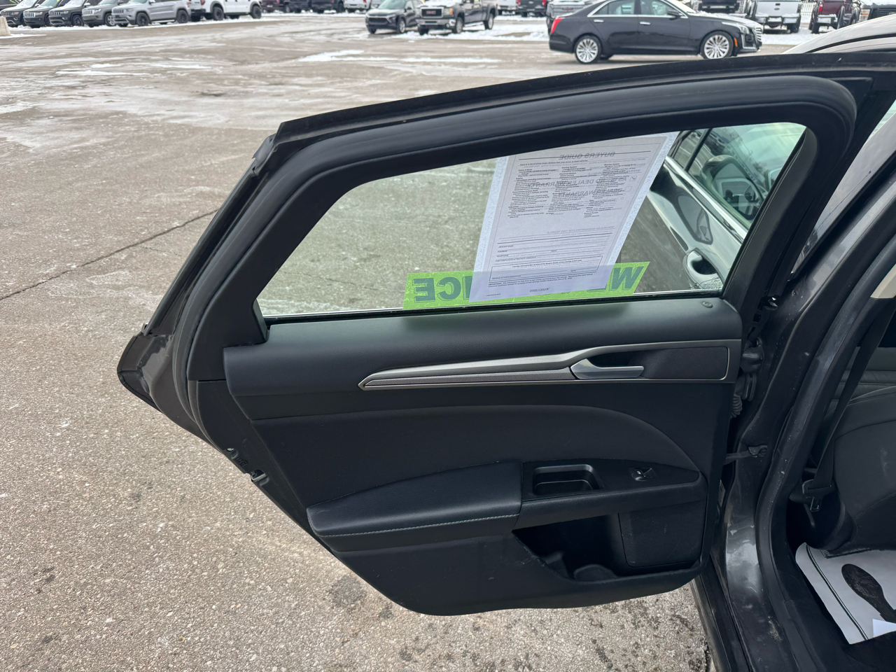 Ford Fusion Hybrid SE 2017