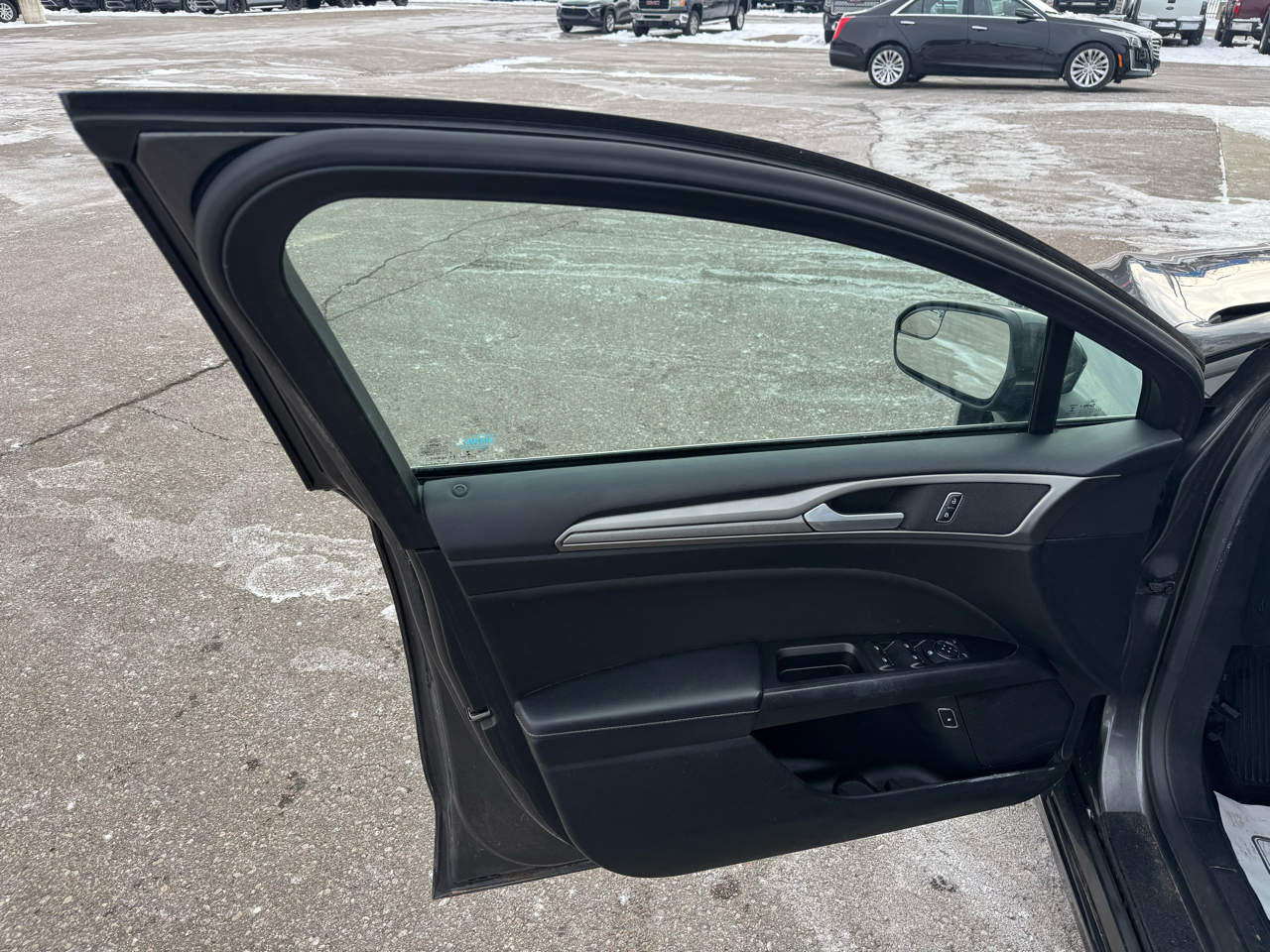 Ford Fusion Hybrid SE 2017