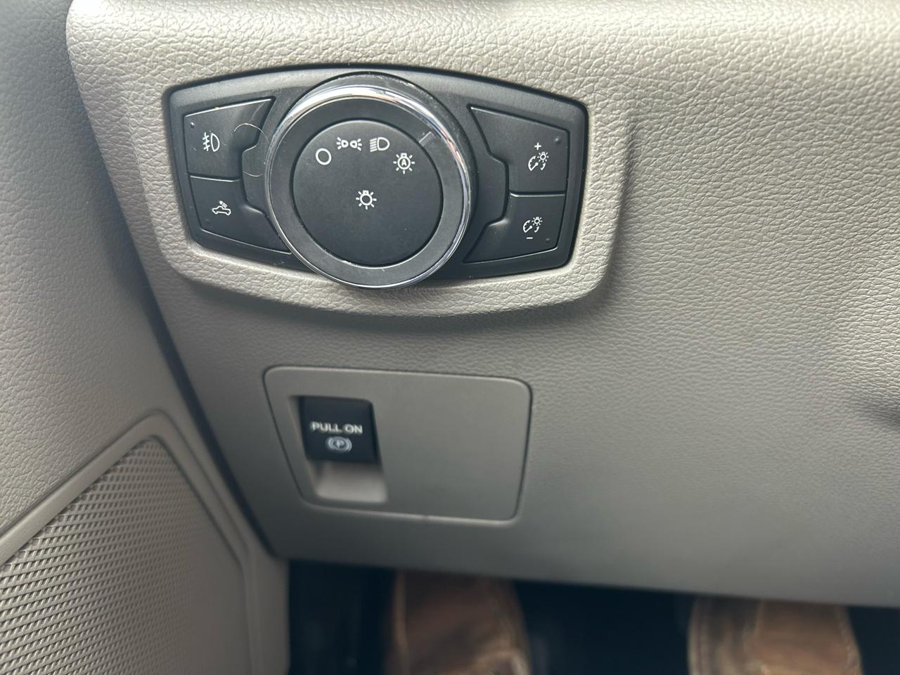 Ford F-150 XLT SuperCrew 5.5-ft. Bed 4WD 2015