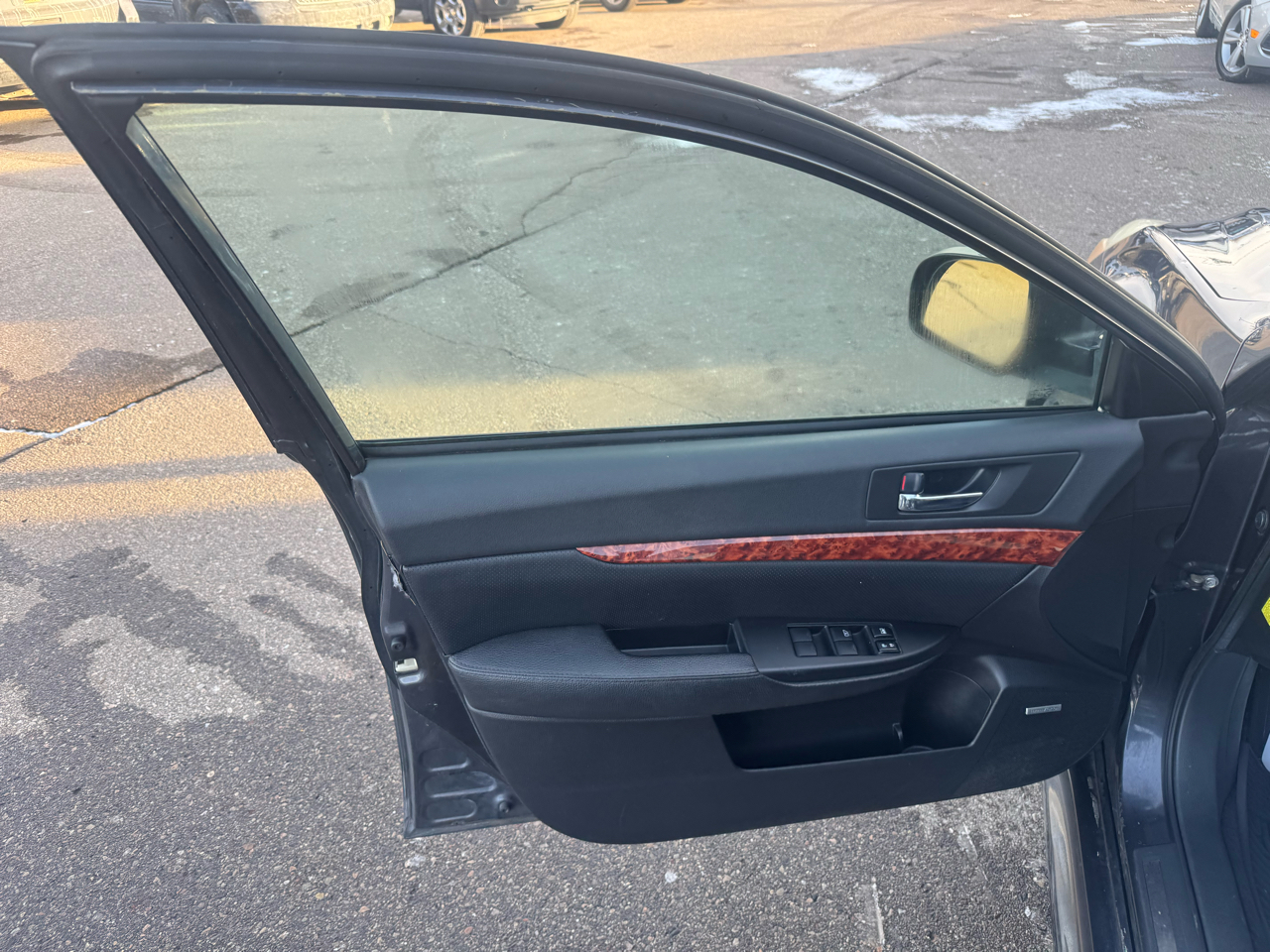 Subaru Legacy 2.5i Limited 2011