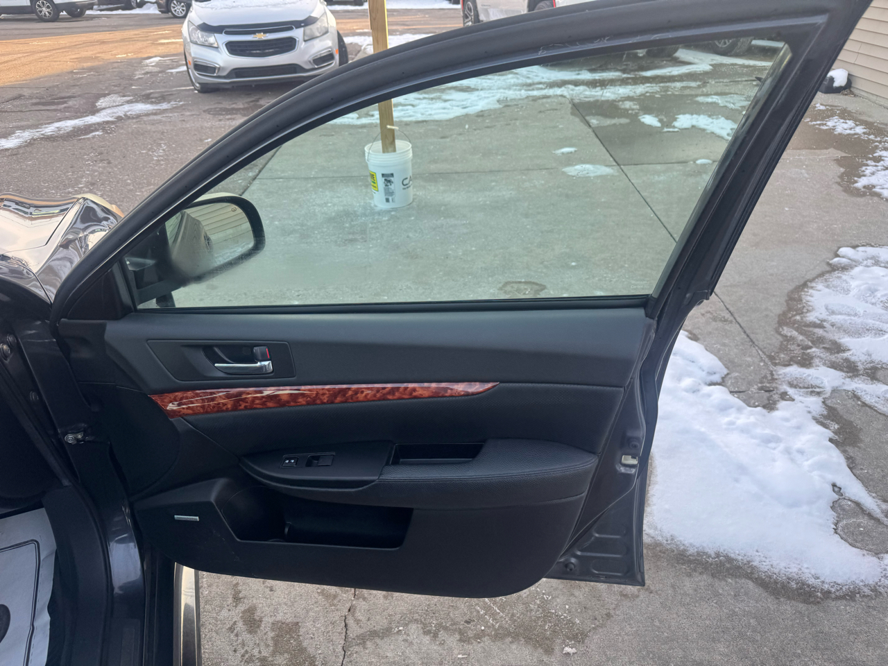 Subaru Legacy 2.5i Limited 2011