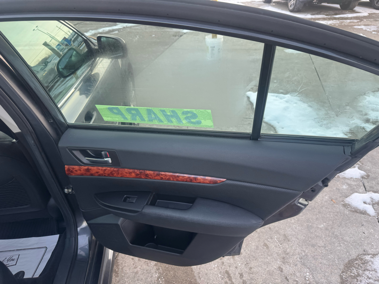 Subaru Legacy 2.5i Limited 2011