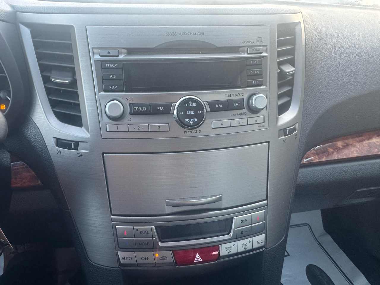 Subaru Legacy 2.5i Limited 2011