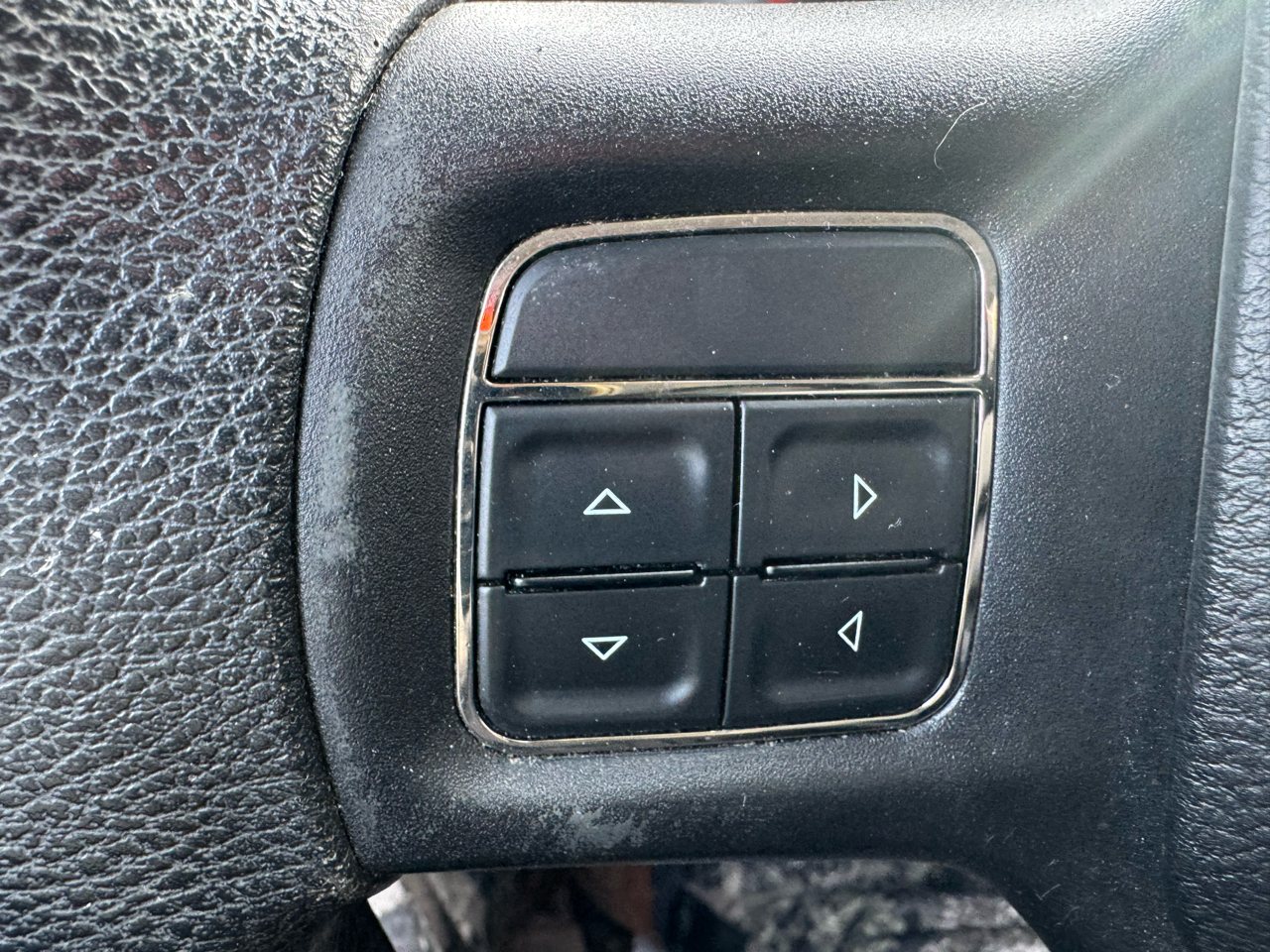 RAM 1500 Tradesman Crew Cab SWB 4WD 2013