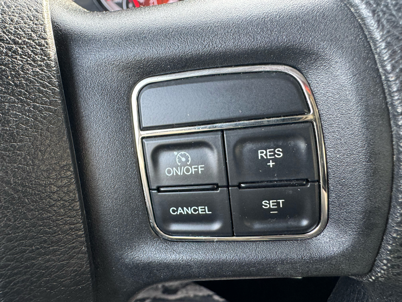 RAM 1500 Tradesman Crew Cab SWB 4WD 2013