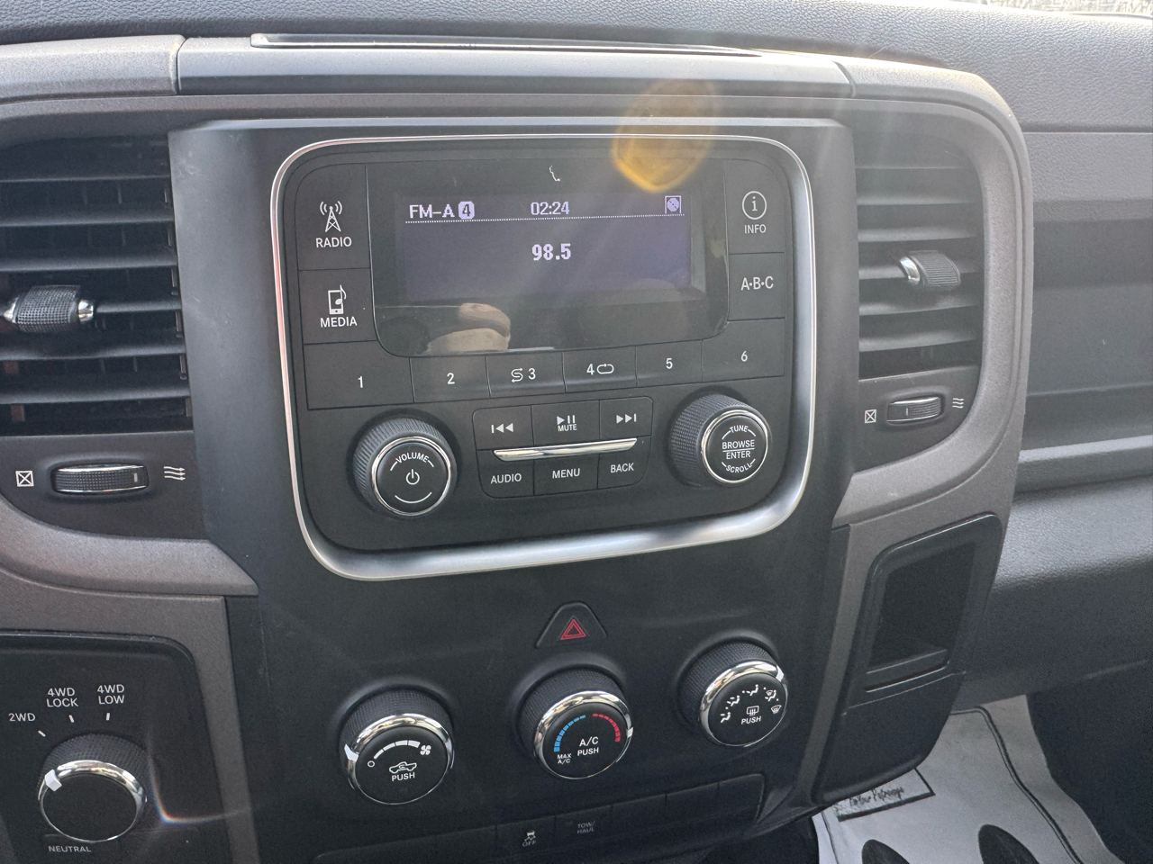 RAM 1500 Tradesman Crew Cab SWB 4WD 2013