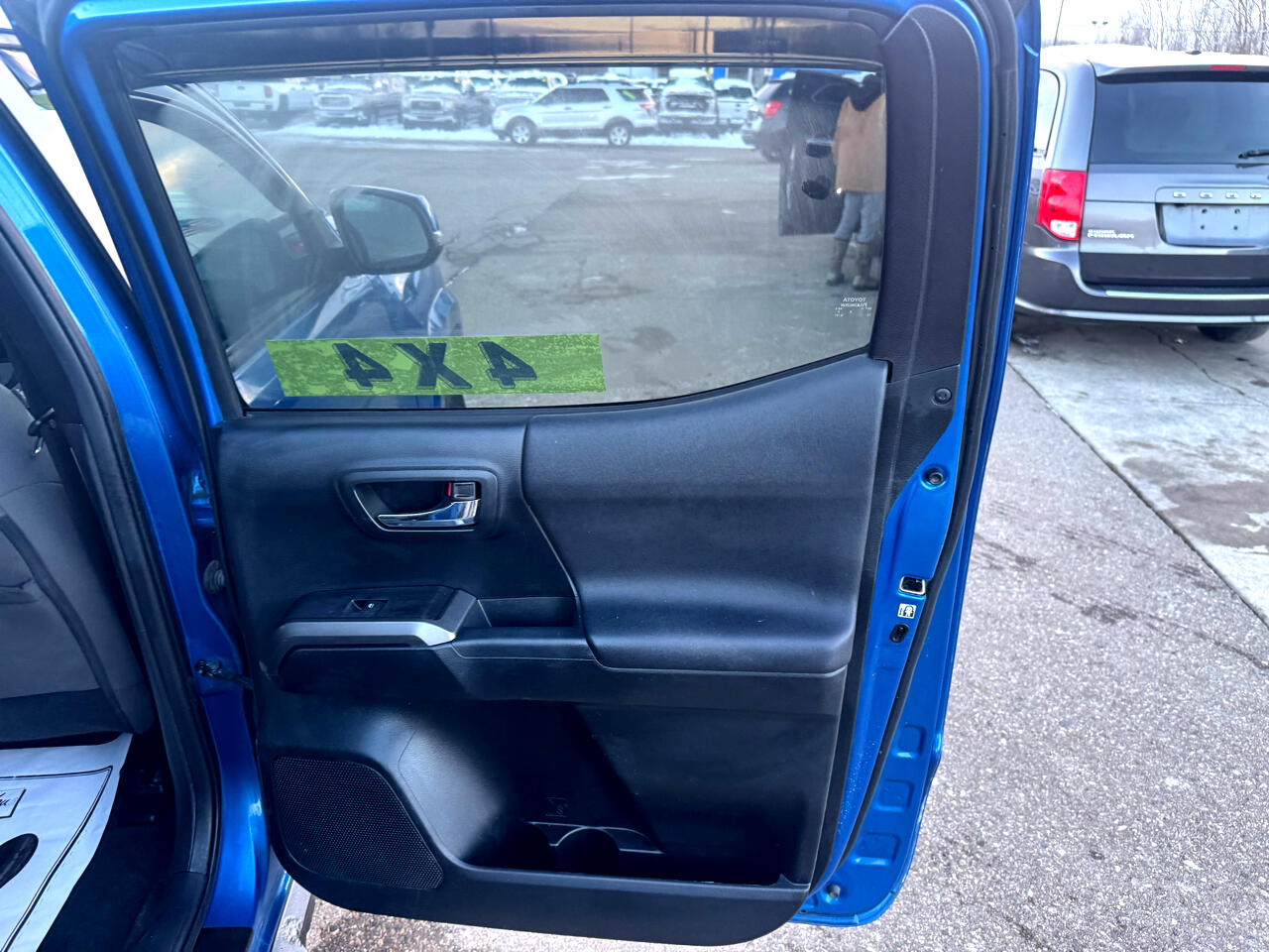 Toyota Tacoma SR5 Double Cab Super Long Bed V6 6AT 4WD 2016