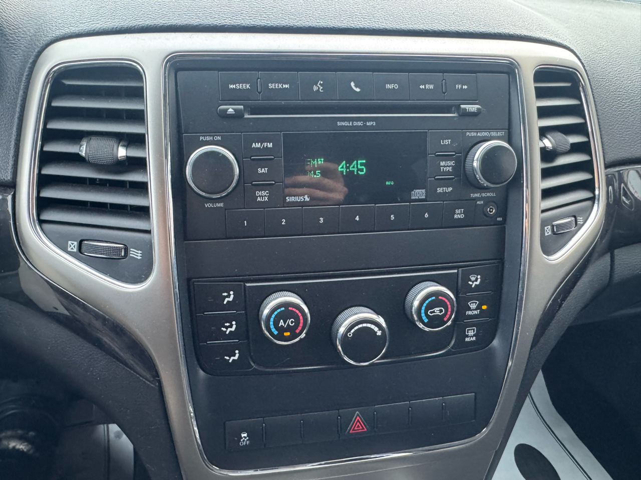 Jeep Grand Cherokee Laredo 4WD 2011