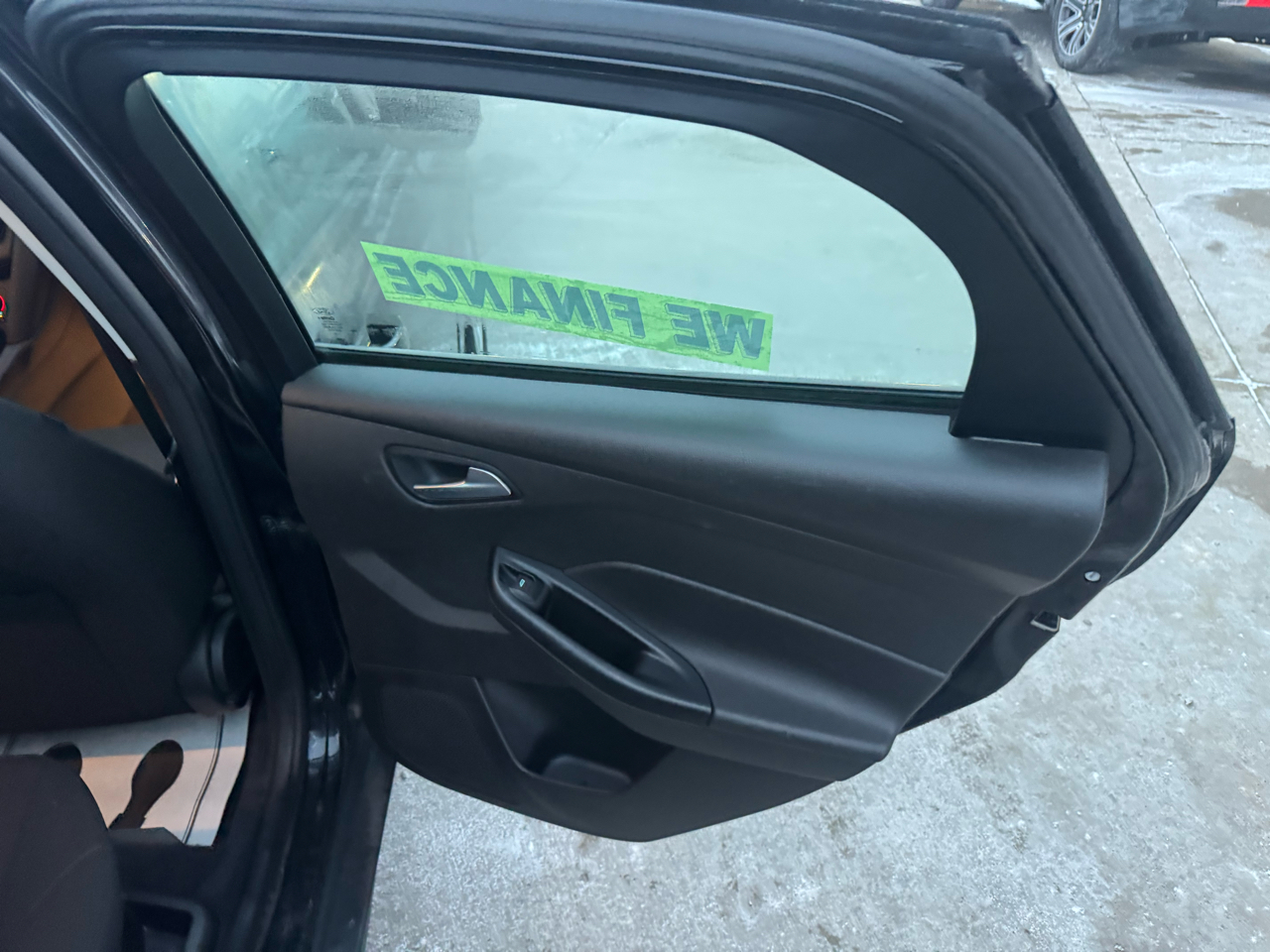 Ford Focus SE Sedan 2016