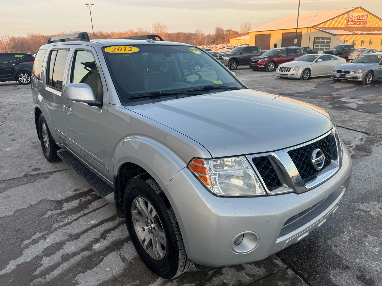 Nissan Pathfinder LE 4WD 2012