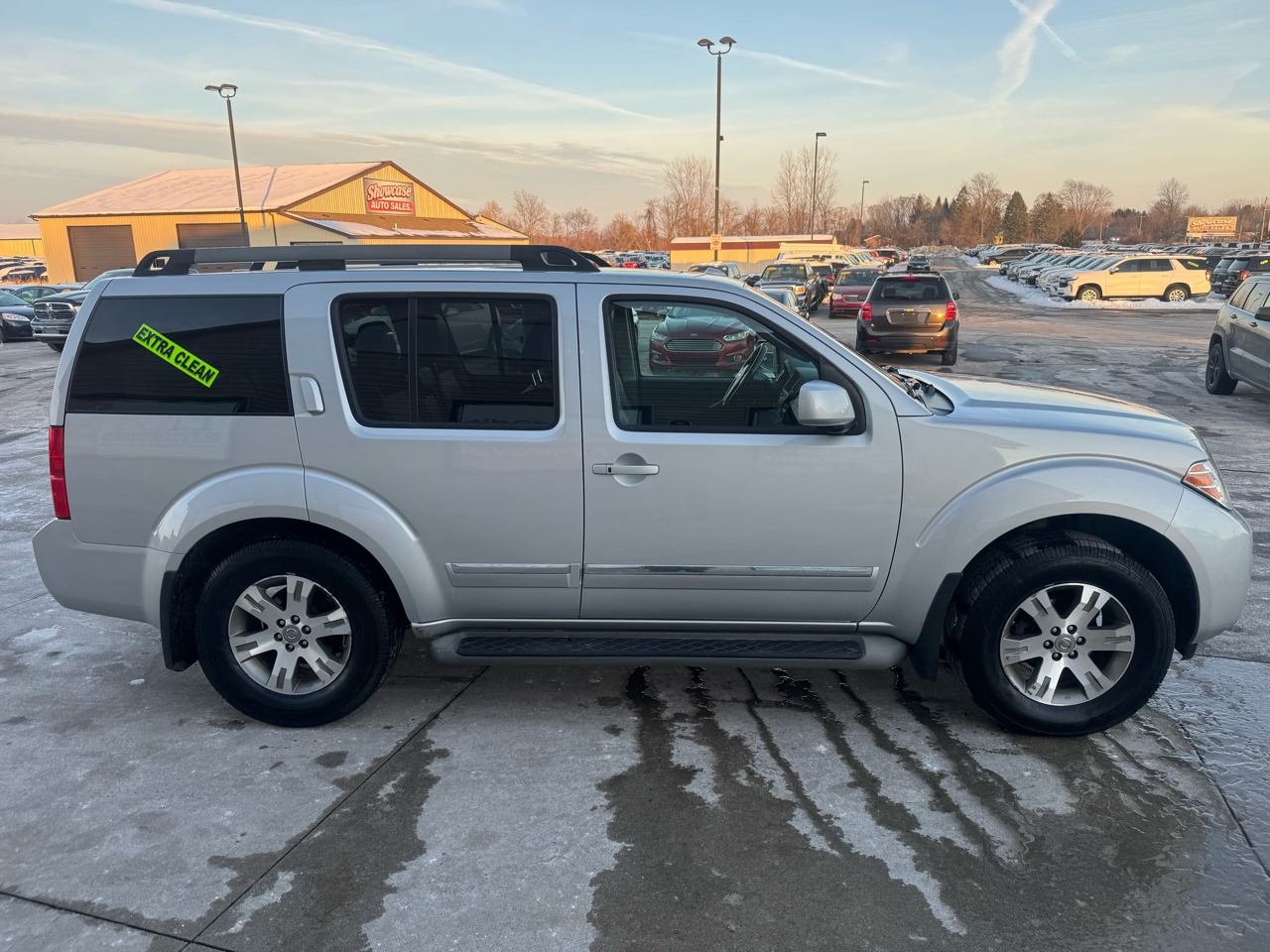 Nissan Pathfinder LE 4WD 2012