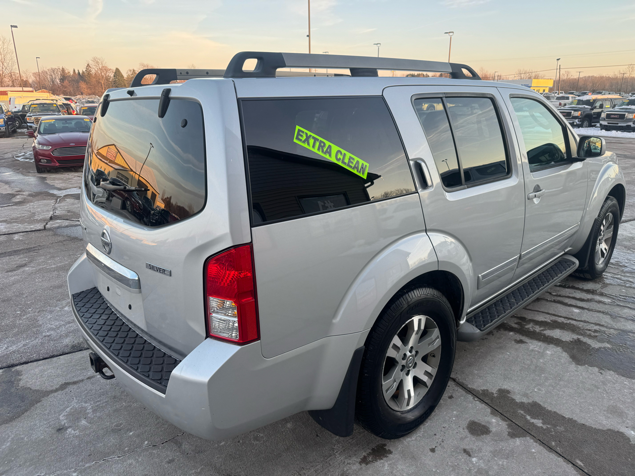 Nissan Pathfinder LE 4WD 2012