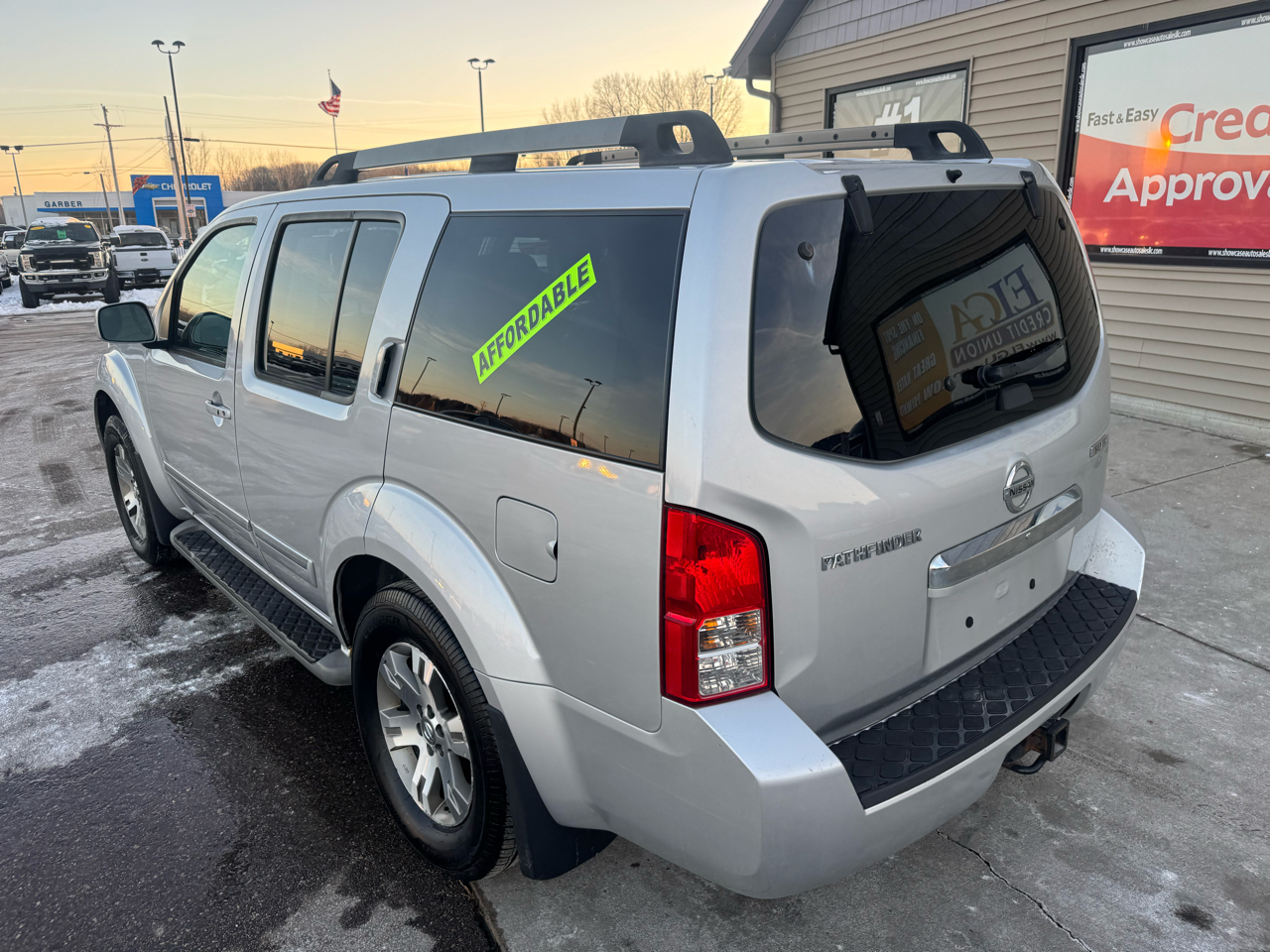 Nissan Pathfinder LE 4WD 2012