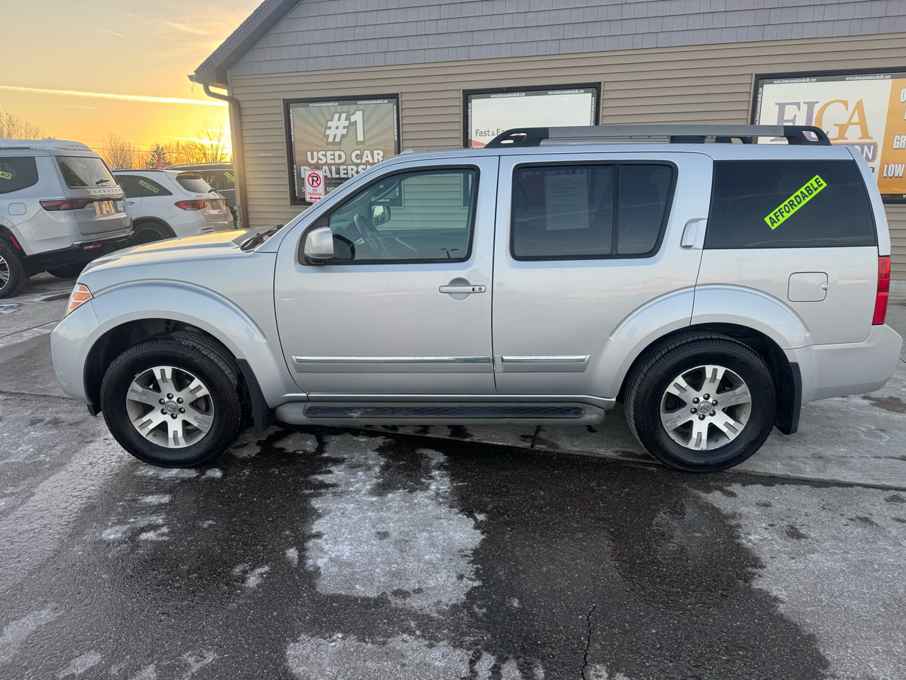 Nissan Pathfinder LE 4WD 2012