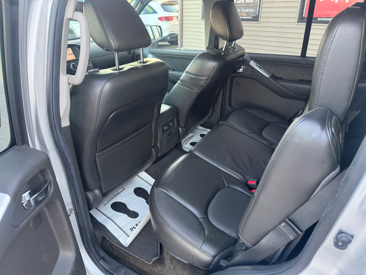 Nissan Pathfinder LE 4WD 2012