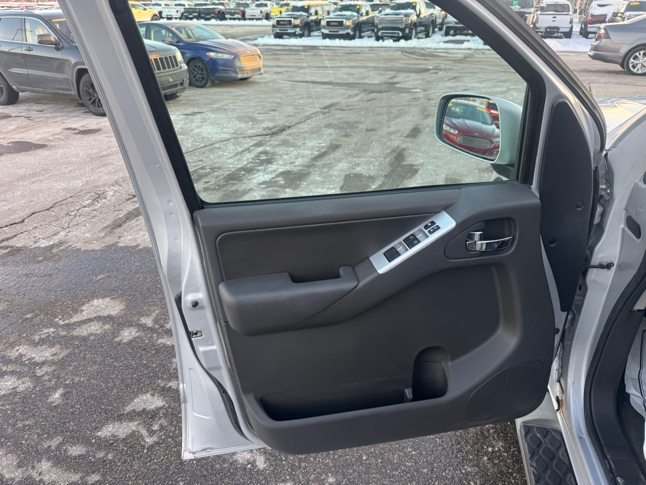 Nissan Pathfinder LE 4WD 2012