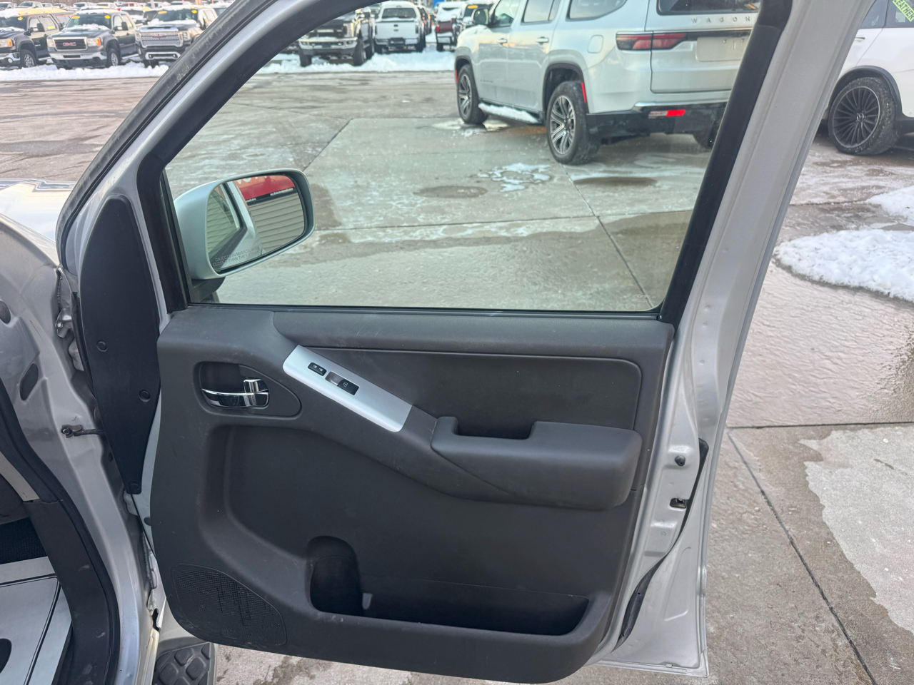 Nissan Pathfinder LE 4WD 2012