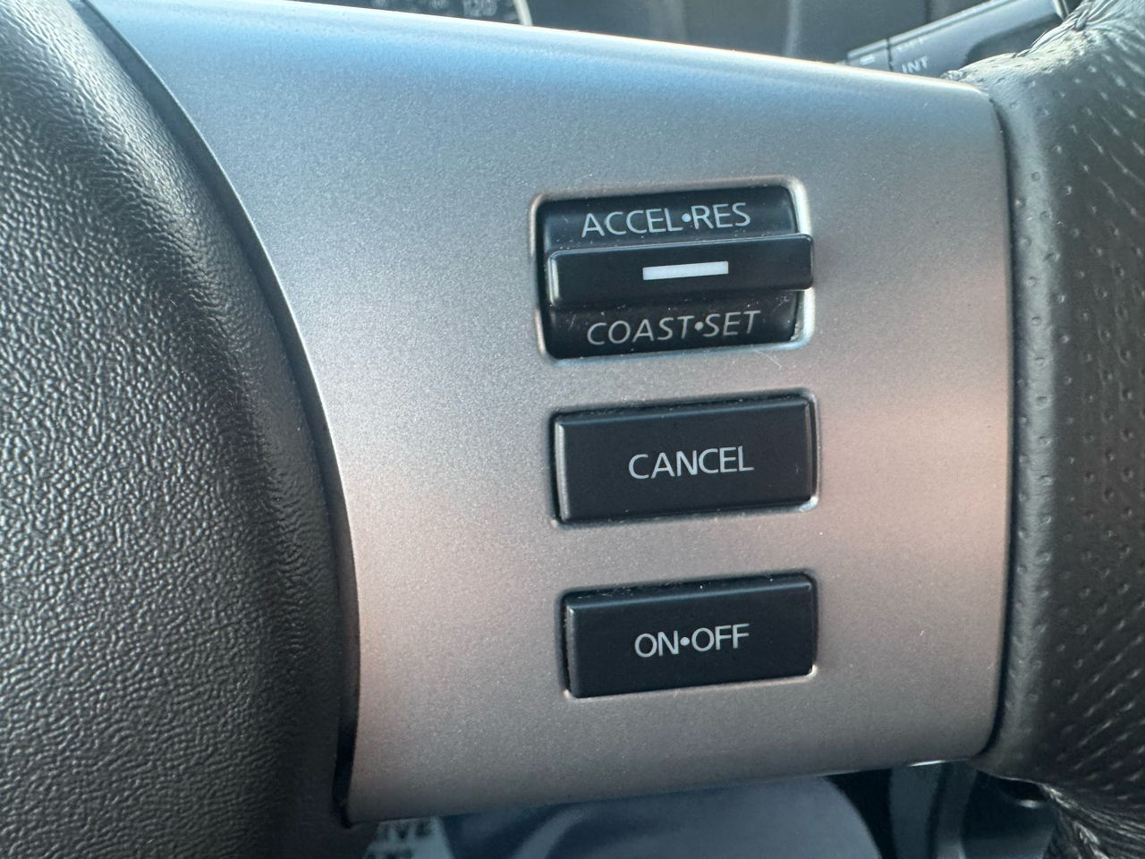 Nissan Pathfinder LE 4WD 2012