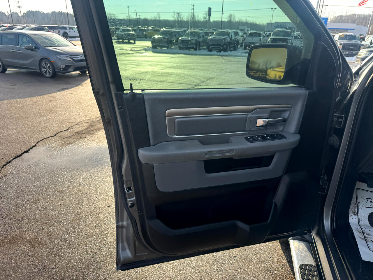 RAM 1500 SLT Crew Cab SWB 4WD 2013