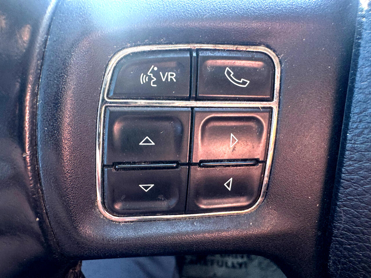 RAM 1500 SLT Crew Cab SWB 4WD 2013