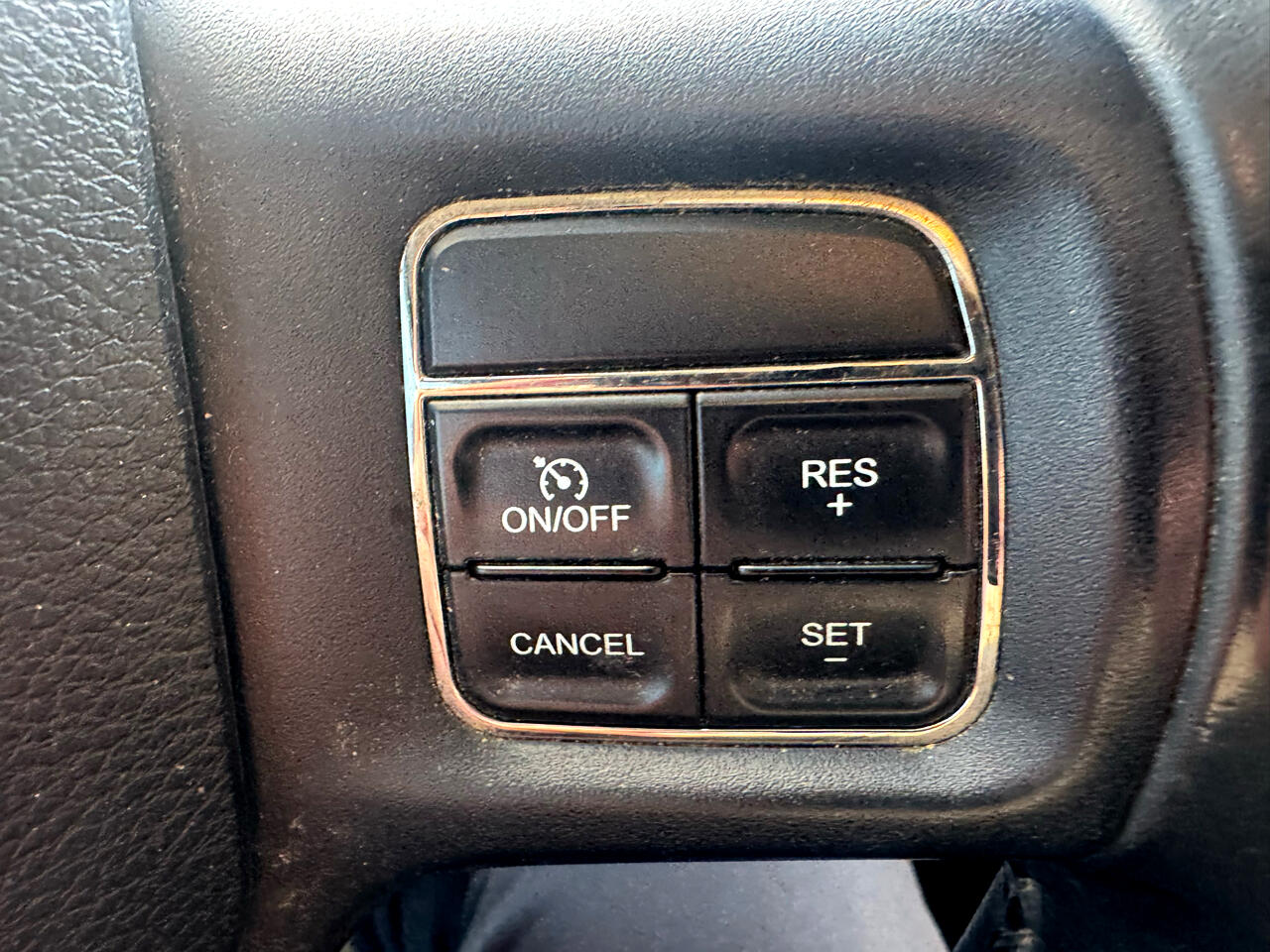 RAM 1500 SLT Crew Cab SWB 4WD 2013