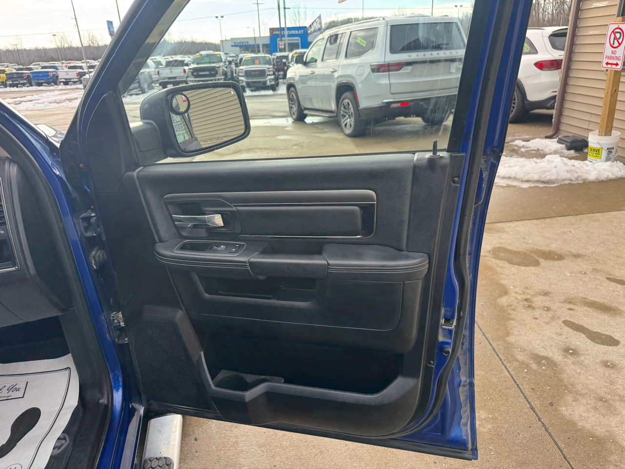 RAM 1500 Sport Crew Cab SWB 4WD 2015