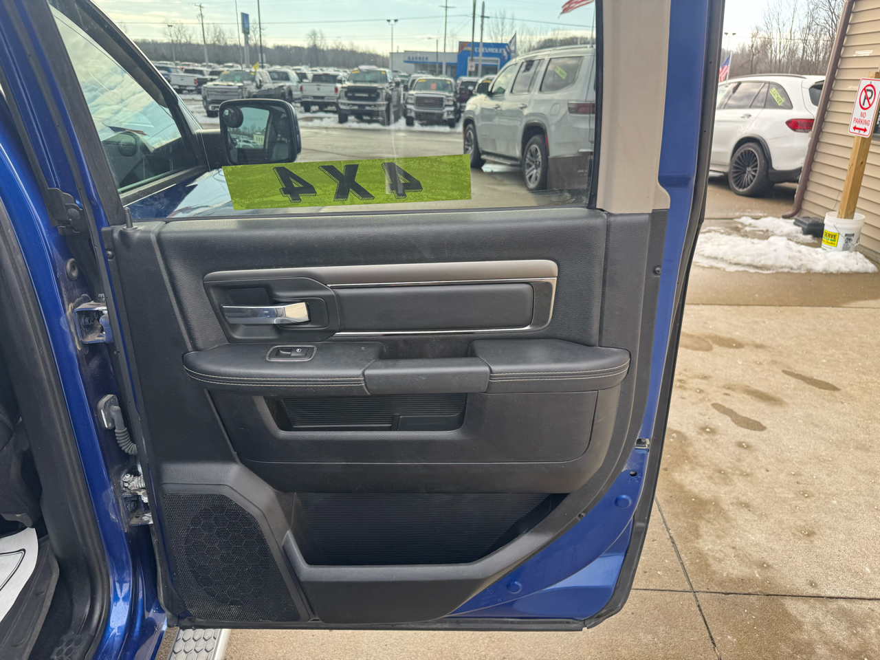 RAM 1500 Sport Crew Cab SWB 4WD 2015