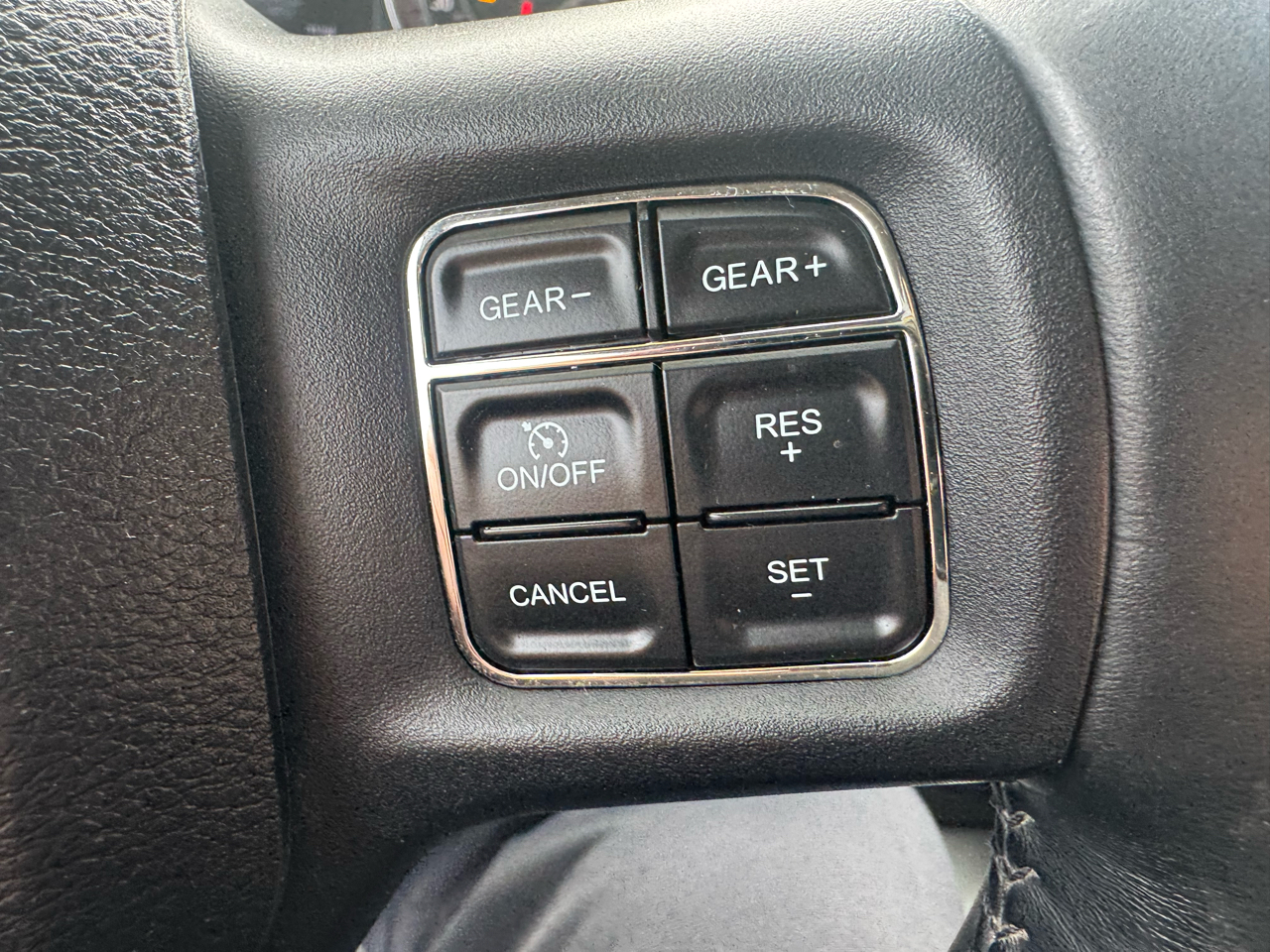 RAM 1500 Sport Crew Cab SWB 4WD 2015