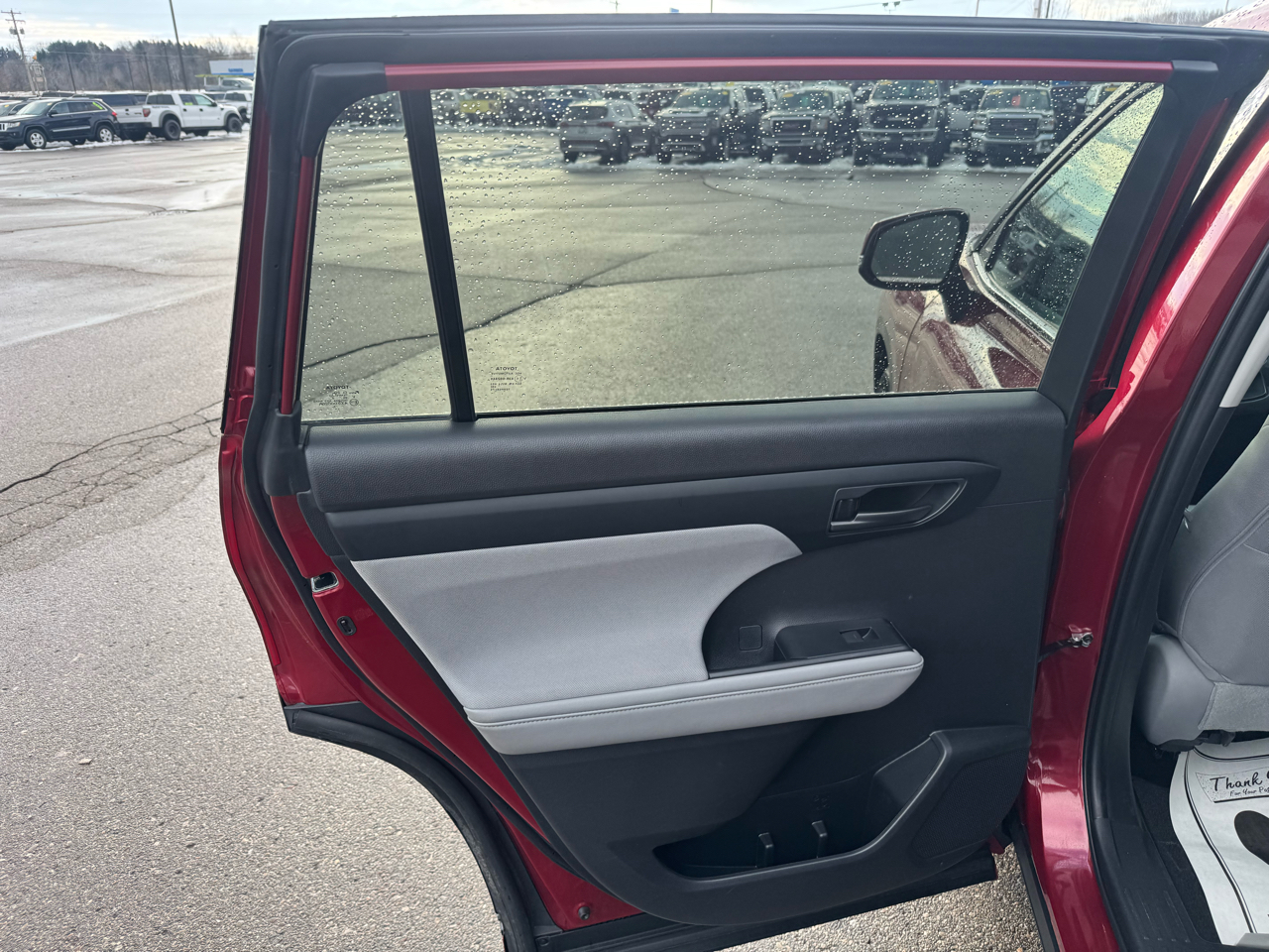 Toyota Highlander LE AWD V6 2022