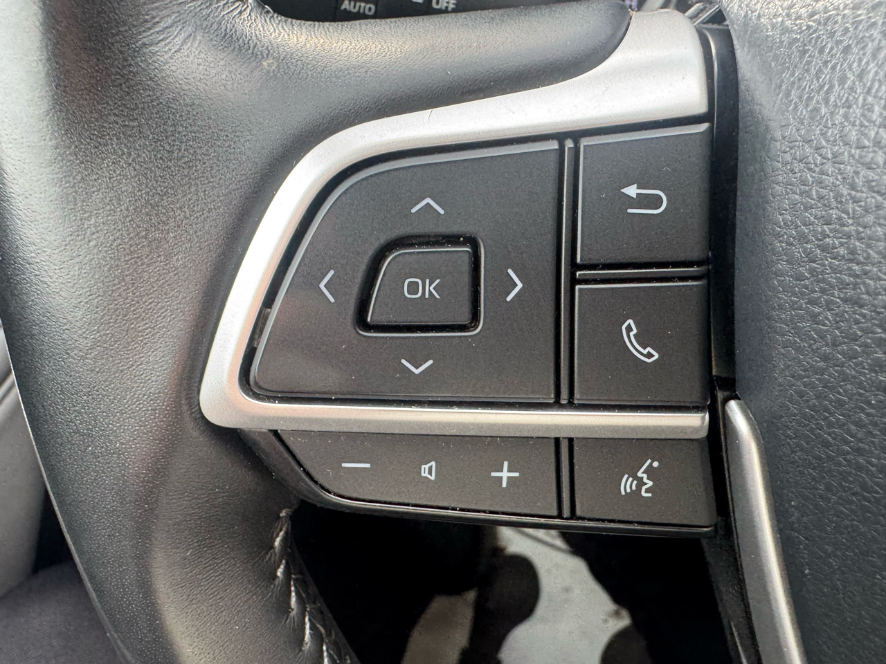 Toyota Highlander LE AWD V6 2022