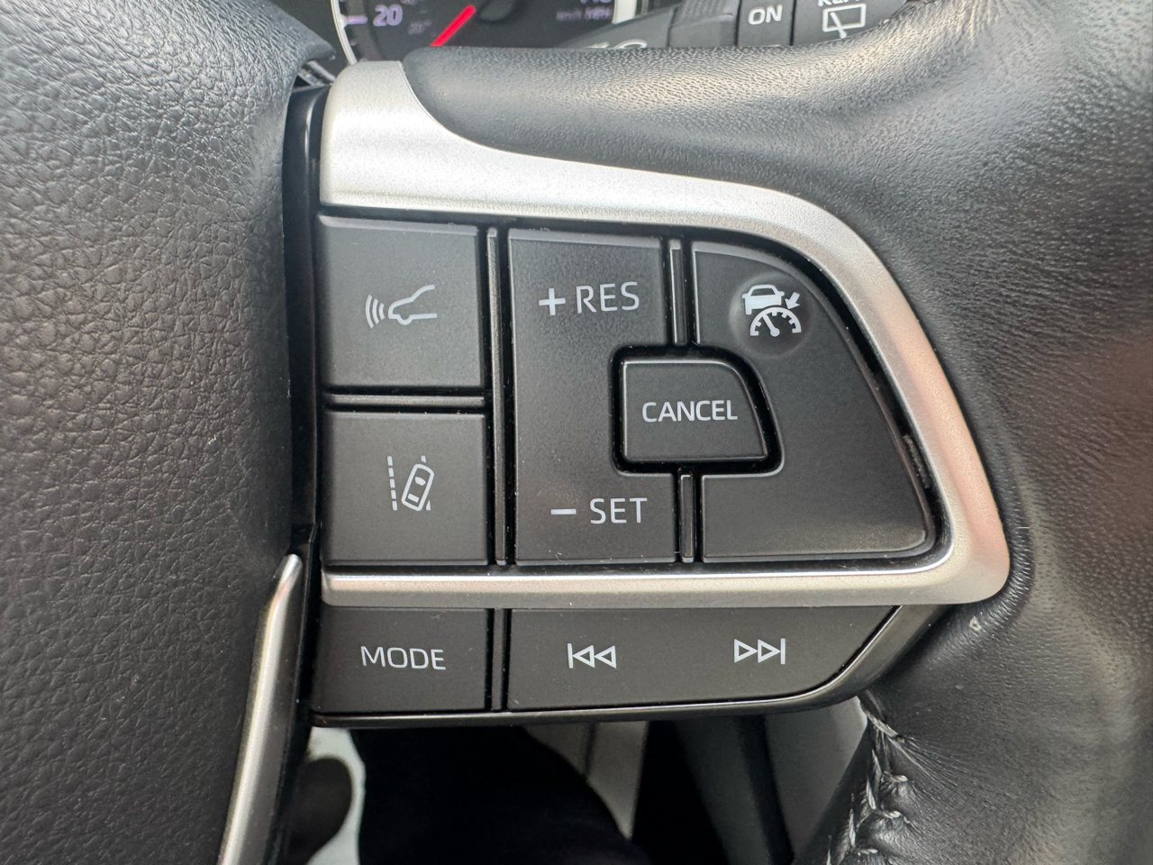 Toyota Highlander LE AWD V6 2022