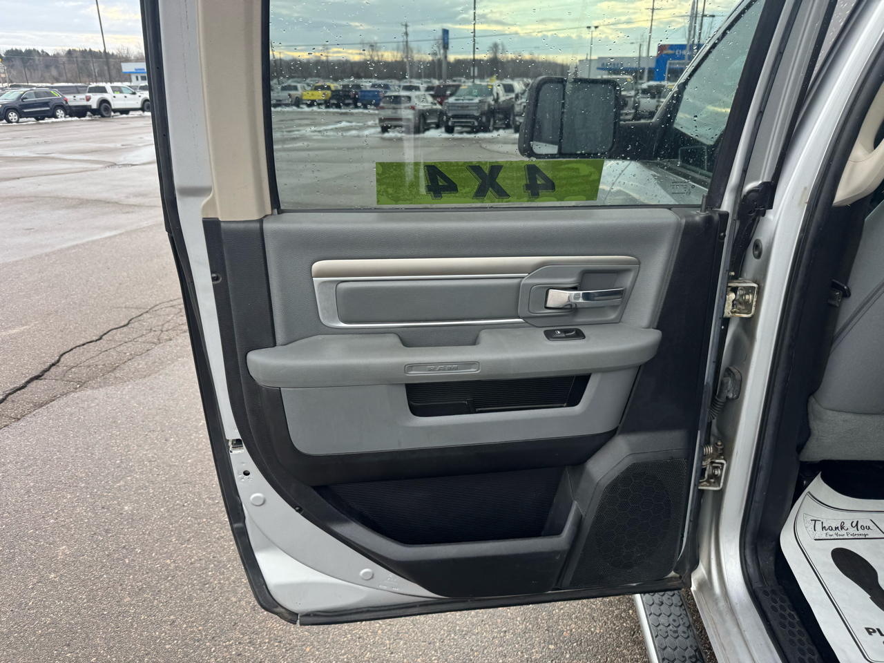 RAM 1500 SLT Crew Cab SWB 4WD 2013