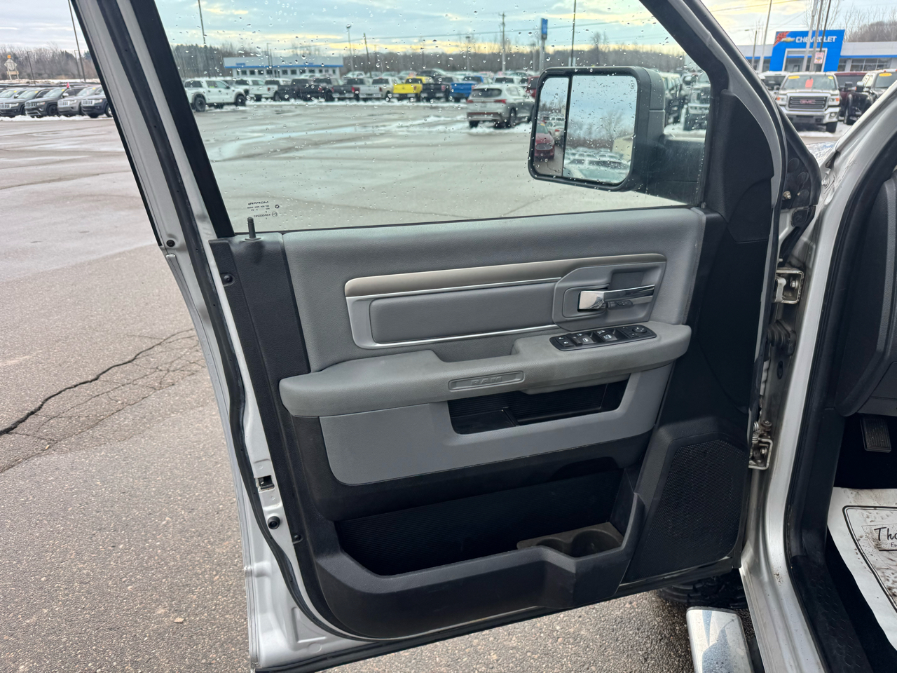 RAM 1500 SLT Crew Cab SWB 4WD 2013