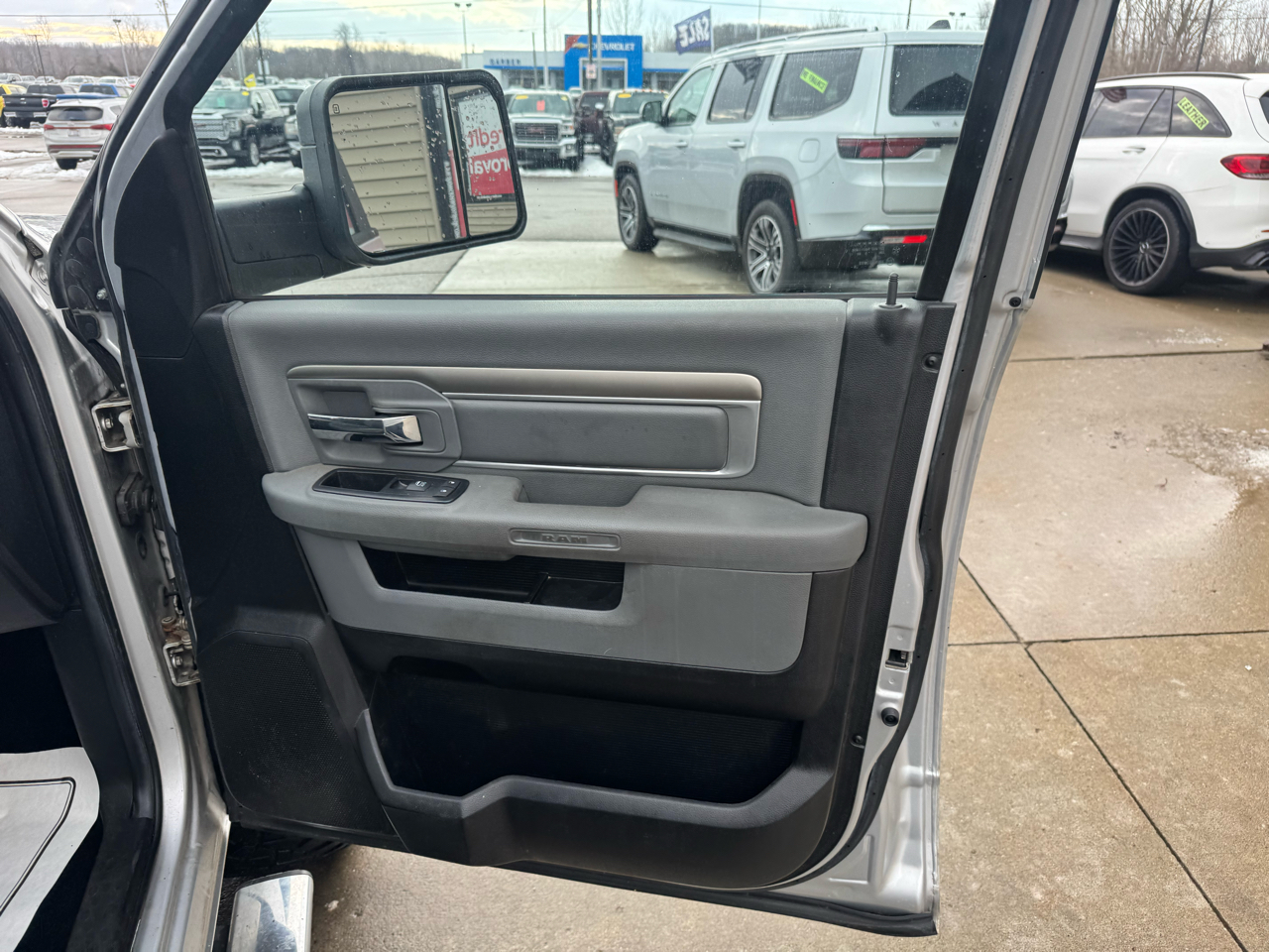 RAM 1500 SLT Crew Cab SWB 4WD 2013