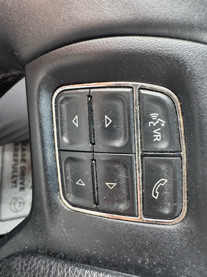 RAM 1500 SLT Crew Cab SWB 4WD 2013