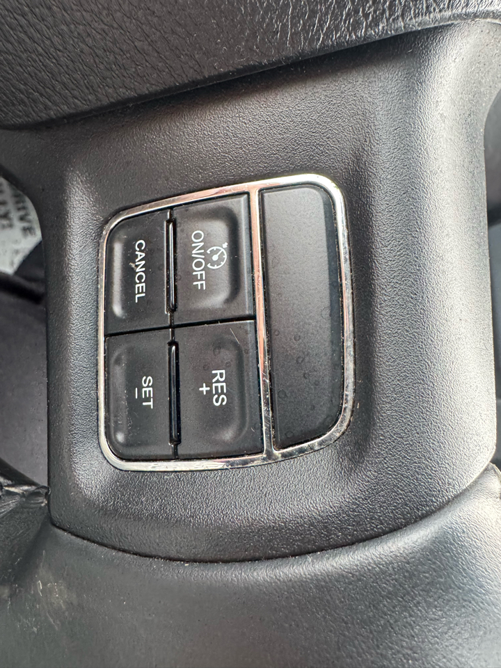 RAM 1500 SLT Crew Cab SWB 4WD 2013