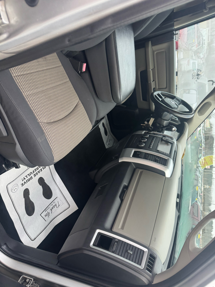 RAM 1500 SLT Crew Cab 4WD 2012