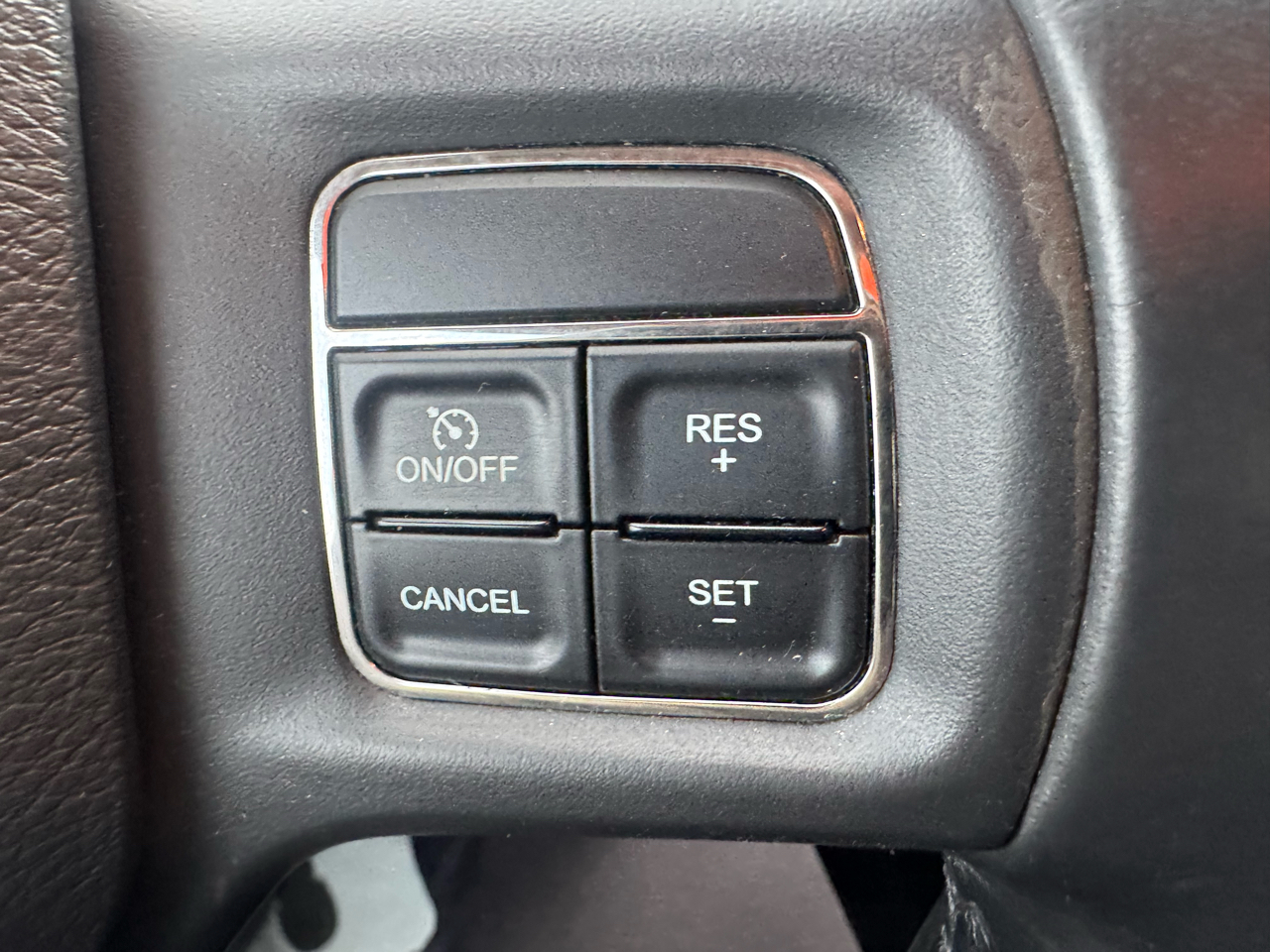 RAM 1500 SLT Crew Cab 4WD 2012