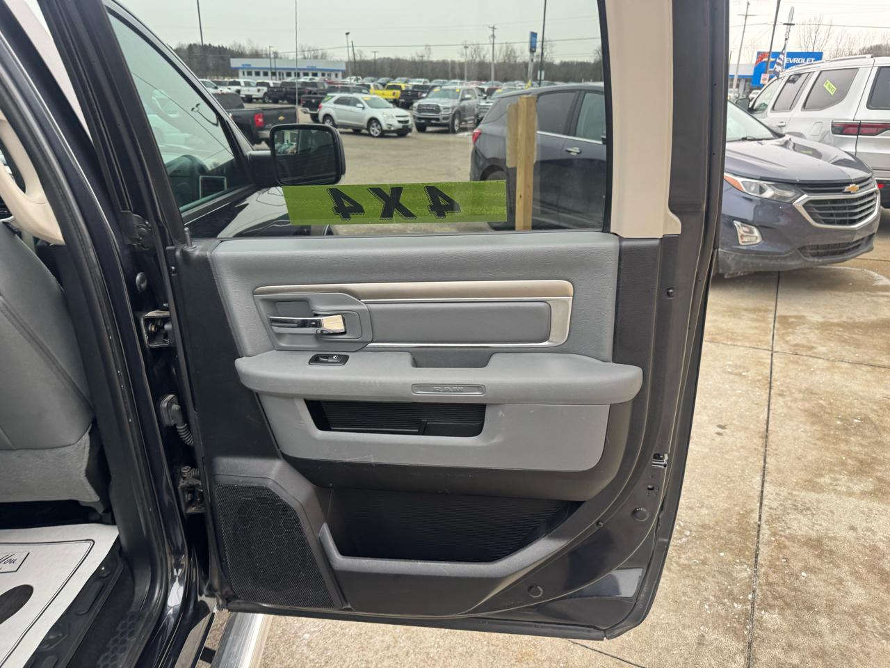 RAM 1500 SLT Crew Cab SWB 4WD 2015