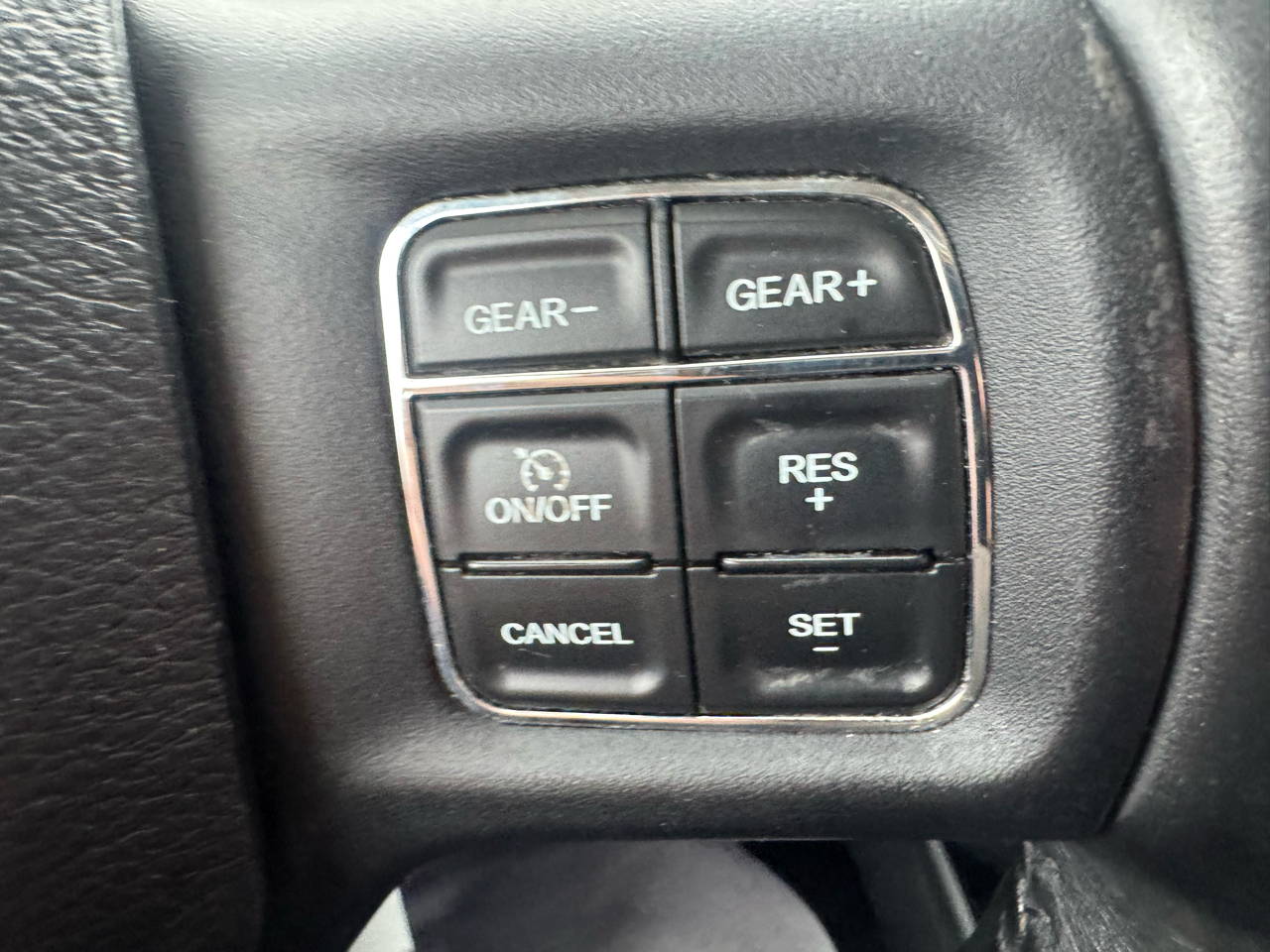 RAM 1500 SLT Crew Cab SWB 4WD 2015