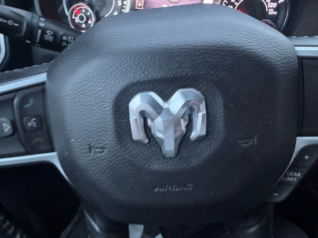 RAM 1500 Big Horn Quad Cab 4WD 2020