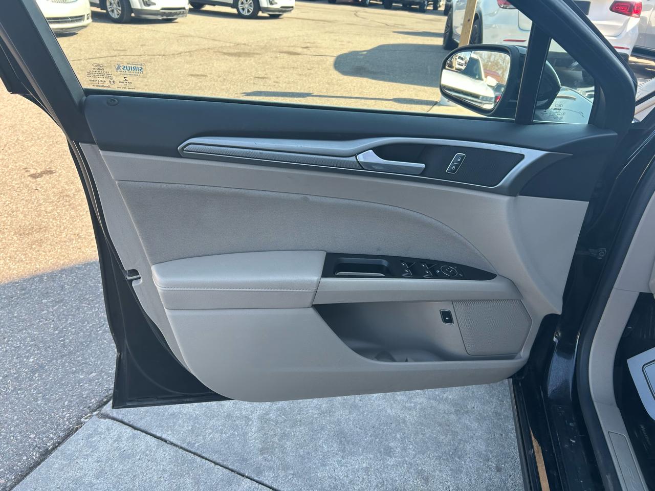 Ford Fusion Hybrid SE 2017