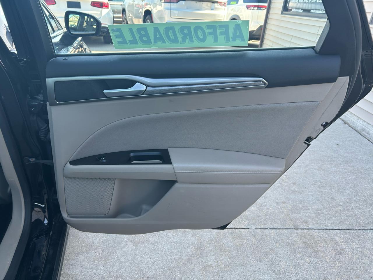 Ford Fusion Hybrid SE 2017