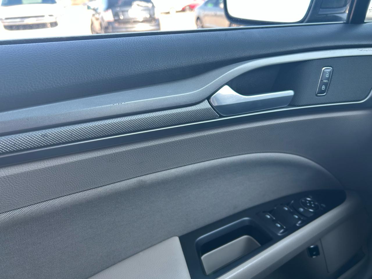 Ford Fusion Hybrid SE 2017