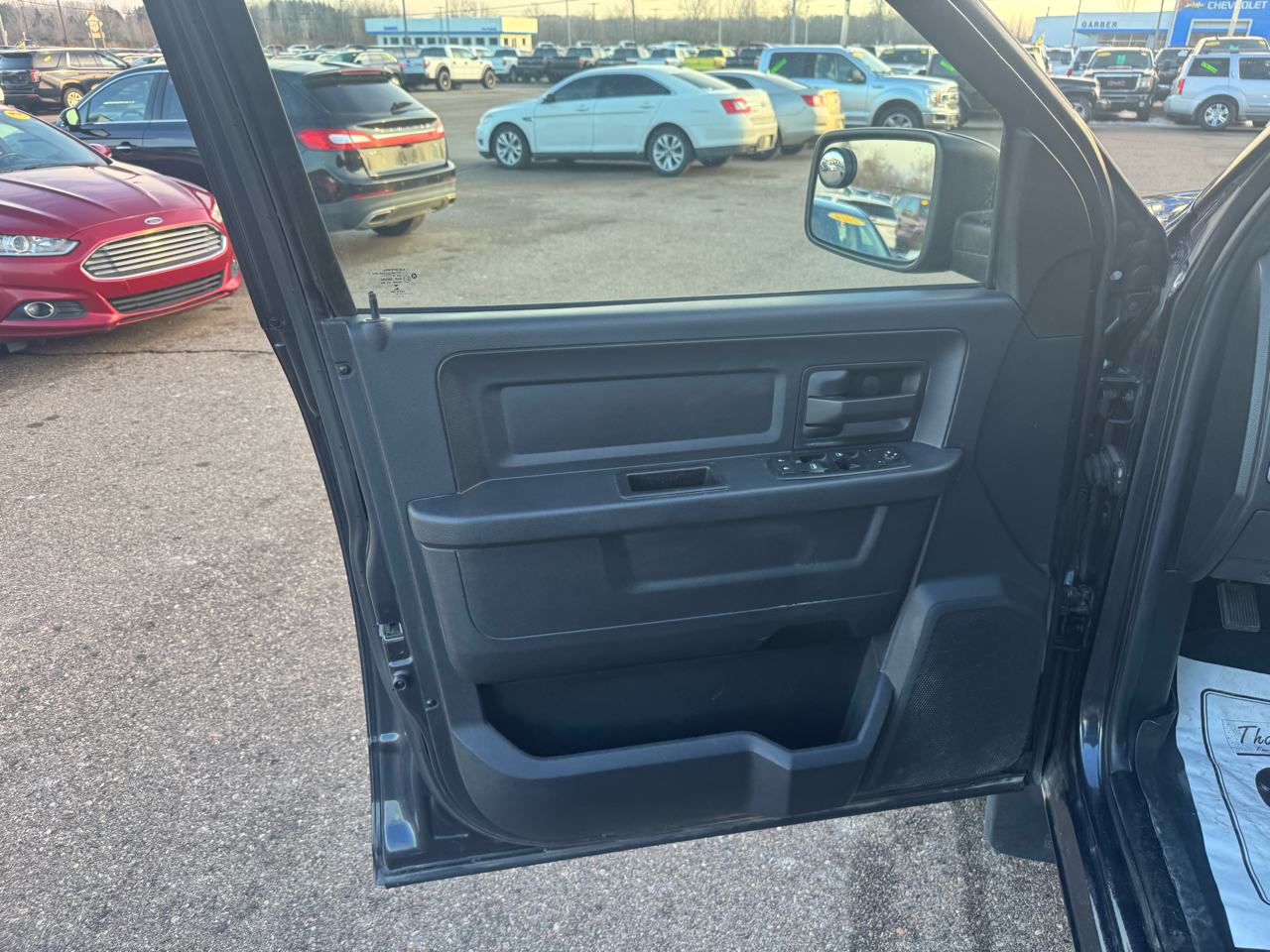 RAM 1500 Tradesman Quad Cab 4WD 2015