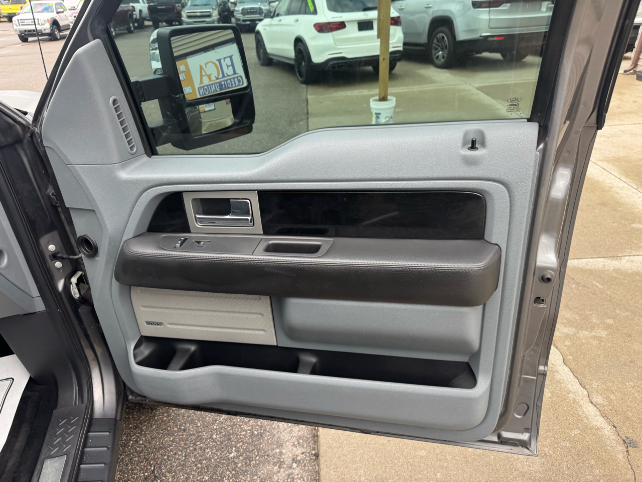 Ford F-150 4WD SuperCrew 145" Platinum 2011