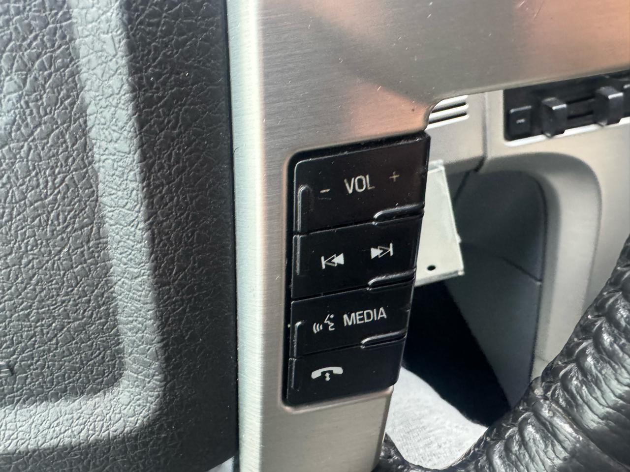 Ford F-150 4WD SuperCrew 145" Platinum 2011